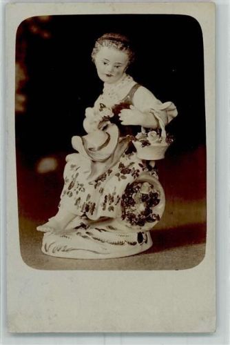 1913 Porzellanfigur Frau Hut Korb Blumen