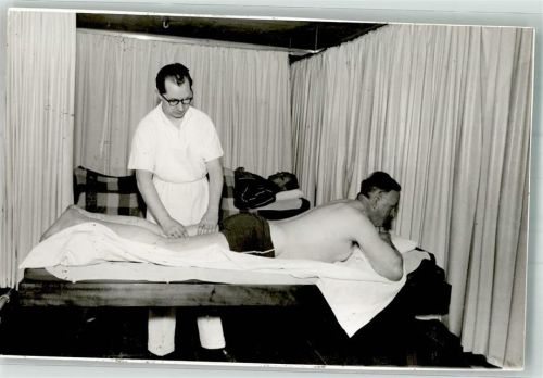 Hessisch Oldendorf Sanatorium Niedersachsen Kuranwendungen Massage Foto Original aus Archiv eines Ansichtskartenverlages Ort handschriftlich