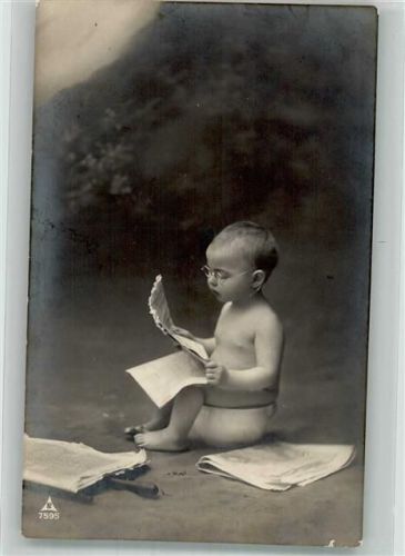Kind Zeitung lesen PH 7595