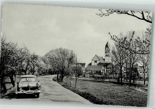 Ketsch Blühende Bäume vor der St.-Sebastian-Kirche Ford Taunus