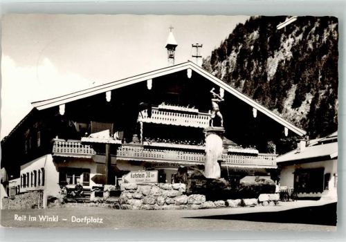 Reit im Winkl 1965 Dorfplatz Denkmal