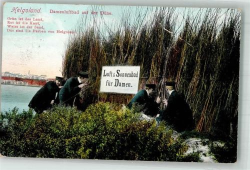 Helgoland 1912 Junge Männer versuchen Blick auf das Damenluftbad auf der Düne zu erhaschen