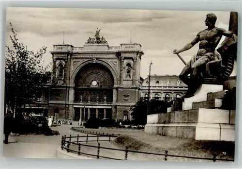 Budapest Ost- Bahnhof Denkmal