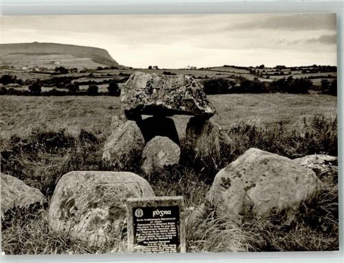 Steinkreise und Gräber No. III/5 Carrowmore/Dolmen im Steinkreis Irland Fotograf Karl Hublow Konstanz