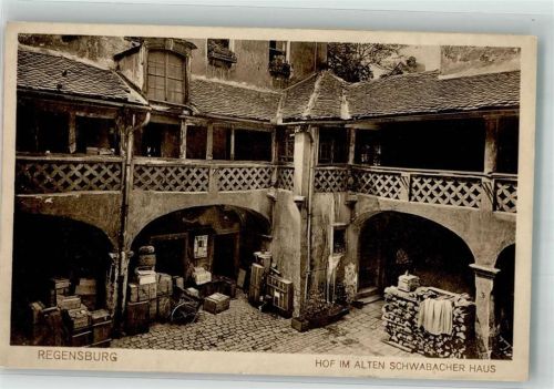Regensburg Hof im alten Schwabacher Haus