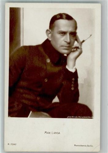 Portrait von Max Landa mit Zigarette Fotograf Nicola Perscheid Photochemie 2392