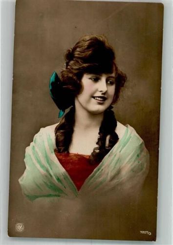 1920 Junge Frau mit brünetten langen Haaren Nr. 7207/3