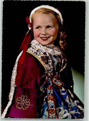 Plougastel-Daoulas Mädchen in Tracht aus der Bretagne aus dem Bezirk Finistere Fotograf Jean