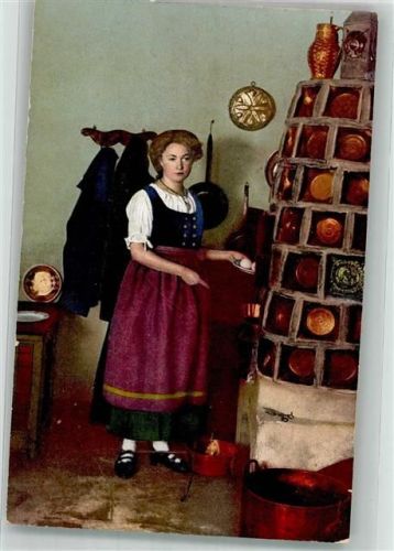 Junge Frau in Tracht am Kachelofen in der Stube Verlag Zieschank No. 353 Trachten Thüringen