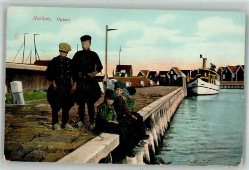 Marken Hafen Tracht