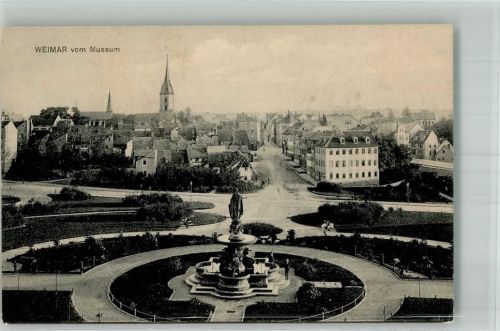 Weimar Panorama der Stadt mit Parkanlagen und Vimaria-Brunnen vor dem Museum
