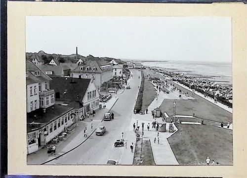 27472 W2190 Duhnen FOTO KEINE AK Foto montiert auf Karton Straße mit Promenade und Strand Fotograf Otto Schulze