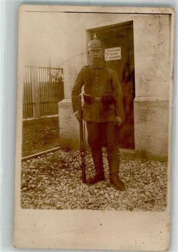 1918 Landser in Uniform auf Wachtposten Privatfoto AK Feldpost