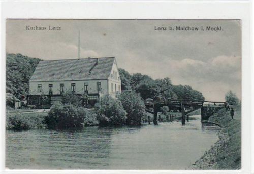 Lenz b. Malchow i. Meckl. mit Kurhaus Lenz. Postalisch gelaufen mit Poststempel 1.2.1913. StockflEcke n auf Vorder- und Rückseite, sonst gut erhalten.