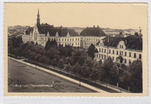 Fotokarte von Wels. Krankenhaus. Ungelaufen. Leichter Bug oben rechts, sonst gut erhalten.