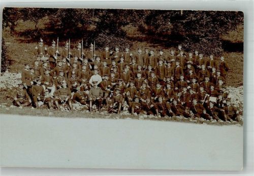Gruppenaufnahme von Landsern in Uniform