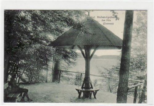 Lychen Hohen-Lychen mit am Pilz Zensee. Postalisch gelaufen mit Poststempel 12.7.1915. Die Marke fehlt. Gute Erhaltung.