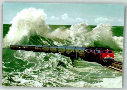 Morsum Lokomotive mit Autozug auf dem Hindenburgdamm im Sturm