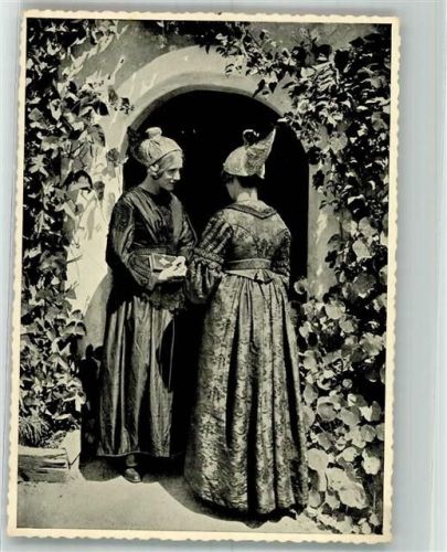 Linz 1940 Tracht Linzer Goldhauben