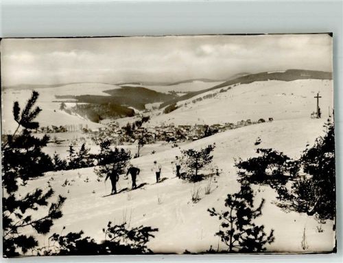 Usseln Skifahrer auf dem Kahlen Pön mit Osterkopf und Diemeltal