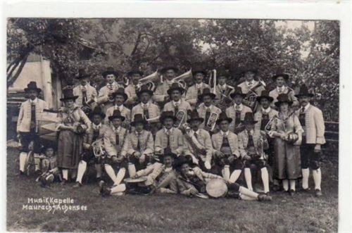Maurach am Achensee mit Musikkapelle gelaufen von 1931. leichte Eckabschürfungen, sonst gut erhalten