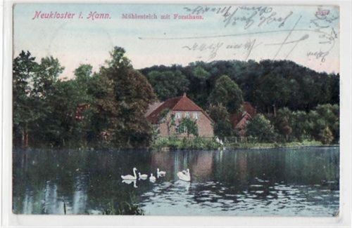 Neukloster in Hannover mit Mühlenteich am Forsthaus gelaufen, ca. 1910. Leichter Stempeldurchdruck, Ecken mit Albumabdrücken, kleiner Knick oben rechts, sonst gut erhalten