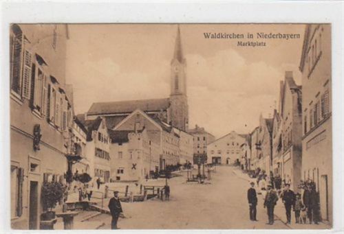 Marktplatz in Waldkirchen / Niederbayern gelaufen. Marke entfernt. Leichter Stempeldurchdruck, sonst gut erhalten.