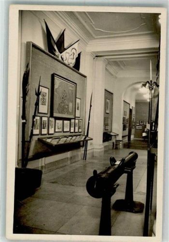 Berlin Mitte Museum f. Deutsche Geschichte Waffen Fahnen