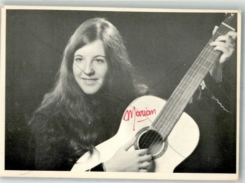 Tilburg Portrait der Sängerin Marian mit Gitarre und Autogramm