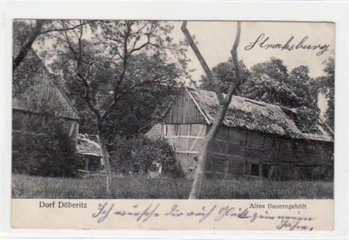 Dorf Döberitz mit altem Bauerngehöft. 1915 als Feldpost befördert, d.h. ohne Marke, da Soldatenpost gebührenfrei war. kleiner Knick an der rechten oberen Ecke , sonst gut erhalten.