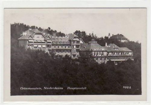 Fotokarte von Grimmenstein. Hauptanstalt gelaufen. Leichter Bug oben rechts, sonst gut erhalten.