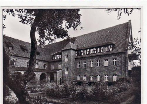 Fotokarte von Lehnin. Abgebildet ist Klausur mit Kreuzgang. Altersheim und Säuglingsheim des Diakonissenmutterhauses Luise Henriettenstift. Postalisch nicht befördert. Top Erhaltung.