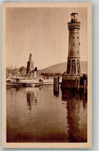 Lindau Hafeneinfahrt mit Bayerischem Löwen Leuchtturm und Bodenseeschiff Helvetia