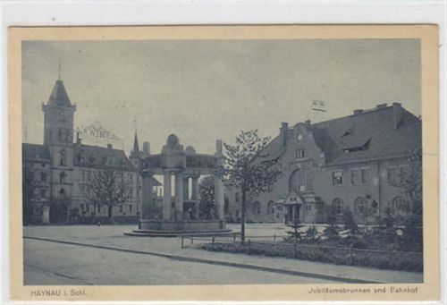 Haynau Haynau - Chojnów / Kreis Goldberg - Zlotoryja mit Jubiläumsbrunnen und Bahnhof gelaufen 1926. Leichte Stempelspuren. Rückseite leicht stockfleckig, sonst gut erhalten
