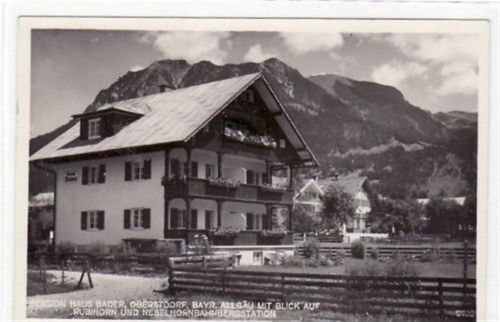 Oberstdorf Fotokarte von Oberstdorf im Allgäu. Pension Haus Bader mit Blick auf Rubihorn und Nebelhornbahnbergstation ungelaufen Top Erhaltung.