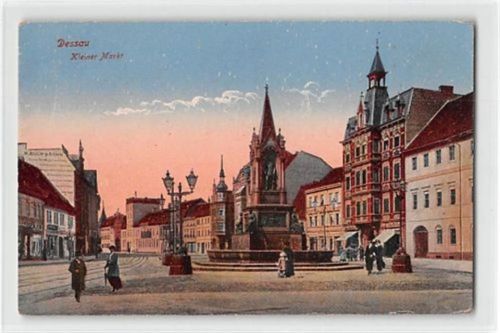 Dessau Dessau kleiner Markt. ungelaufen keine Anschriftzeilen Rückseite, sondern Werbung vom Brandstoffenhandel van P. Wiltschut. leichte Abschürfungen, sonst gut erhalten