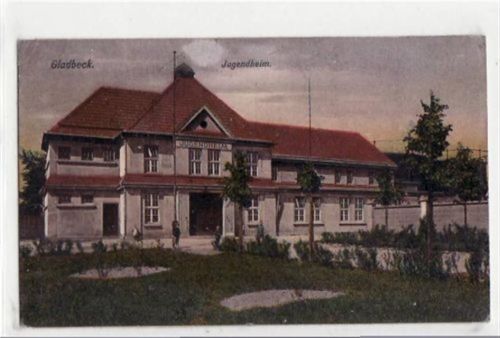 Gladbeck mit Jugendheim. Karte beschrieben. leichte Abschürfungen, leicht bügig, leichte Anhaftungen Rückseite oben und unten von links nach rechts, sonst gut erhalten