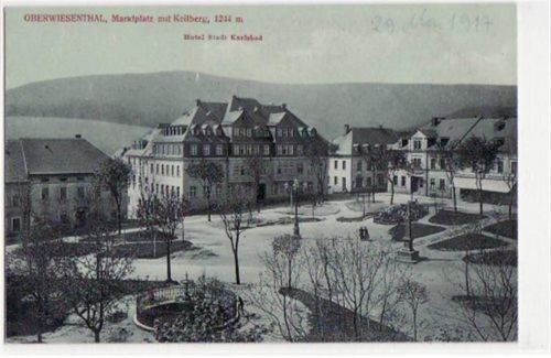 Oberwiesenthal Oberwiesenthal mit Marktplatz und Keilberg. ungelaufen handschriftliches Datum von 1917. Ecken mit Albumabdrücken, sonst gut erhalten