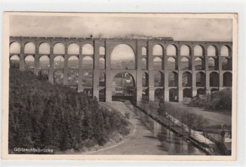 Netzschkau Göltzschtalbrücke. Brücke der Eisenbahnlinie Reichenbach mit Zug ungelaufen Gute Erhaltung.