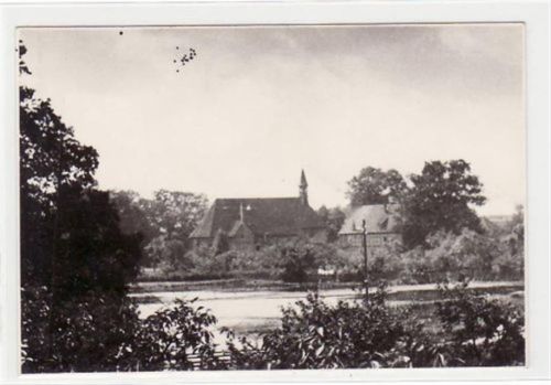 Hermannsburg. Peter - Paul - Kirche. Die Karte wurde1950 beschrieben und vermutlich im Umschlag verschickt kleiner Knick auf der rechten Seite in der Mitte, leicht fleckig, sonst gut erhalten