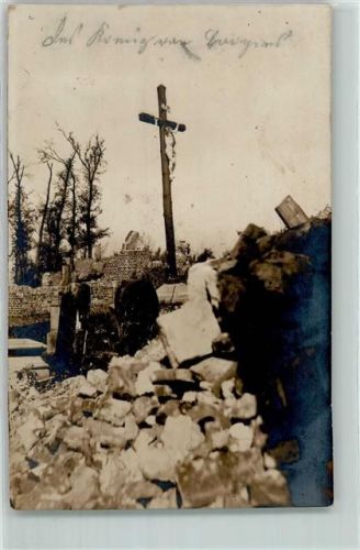 Friedhof Zerstörung nur das Kreuz steht noch AK