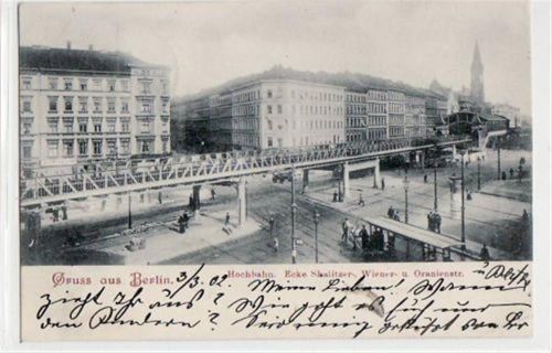 Berlin Kreuzberg mit Hochbahn, Ecke Skalitzer-, Wiener- u. Oranienstraße gelaufen von 1902. Leichter Stempeldurchdruck, kleiner Knick unten rechts, sonst gut erhalten