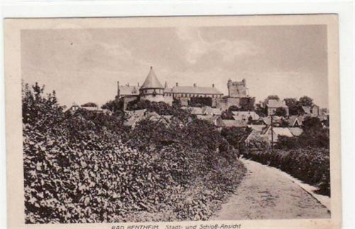 Bad Bentheim mit Stadt- und Schloss- Ansicht gelaufen, mit Marke und Stempel von 1926. Leichter Stempeldurchdruck, leicht fleckig, sonst gut erhalten