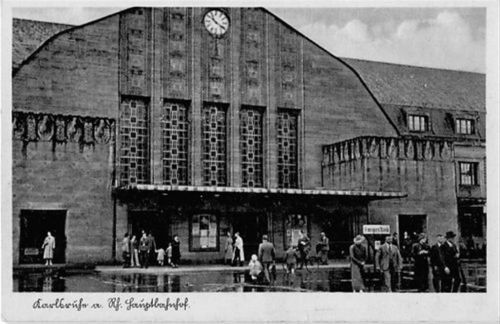 Karlsruhe Karlsruhe. ein Blick auf den Bahnhof ungelaufen Gute Erhaltung.
