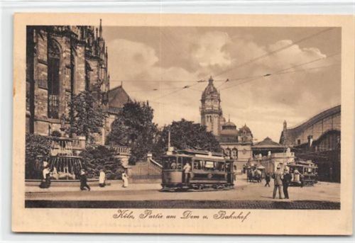 Köln Stadt Köln. Partie am Dom und Bahnhof mit Straßenbahn ungelaufen Ecken mit Albumabdrücken, leicht fleckig, sonst gut erhalten