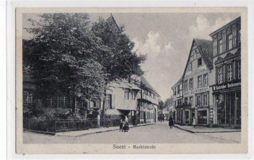 Soest Soest mit Marktstraße. Karte beschrieben. Leichter Bug unten links und rechts, leicht fleckig, sonst gut erhalten