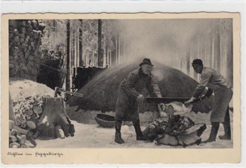 Erzgebirgsmotive. Köhler bei der Arbeit im Winter ungelaufen Leicht fleckig, sonst gut erhalten
