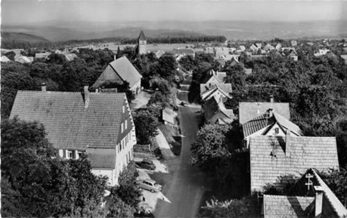 Altburg bei Calw. Straßenpartie aus der Vogelschau gelaufen. Gute Erhaltung.