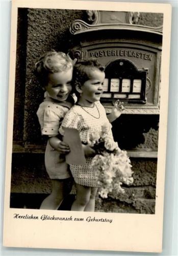 Kinder mit einem Brief , Geburtstag