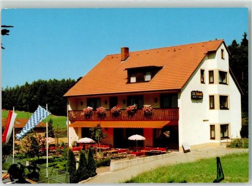Haundorf Gasthaus Falkenhof Terrasse Fahnen